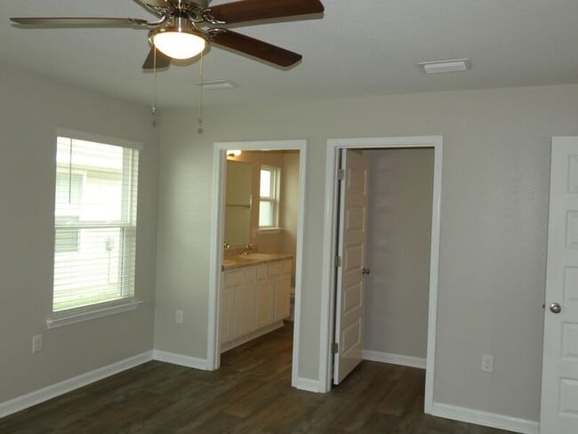 Building Photo - 5804 Guinevere Ln