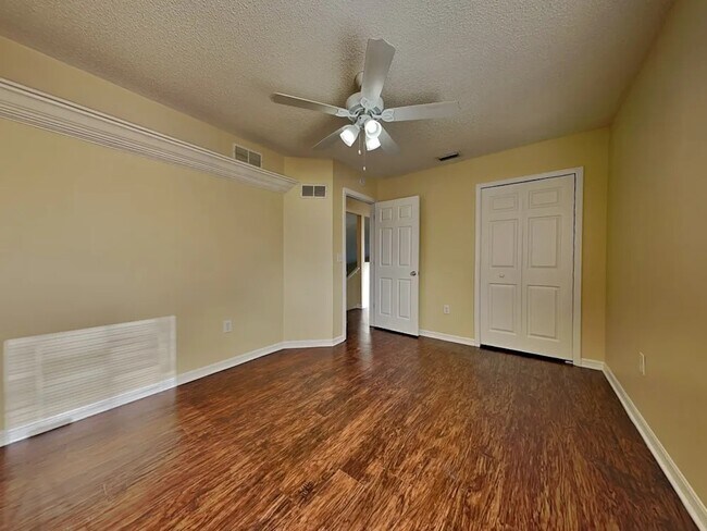 Building Photo - 112 Julie Ln