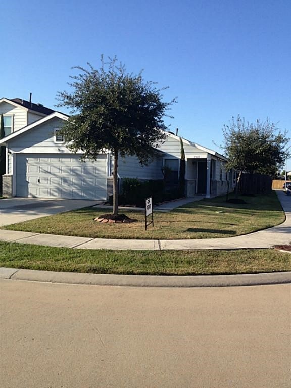 Building Photo - 15611 Red Pine Ridge Way