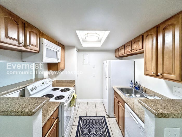 Building Photo - 13200 E Jewell Ave