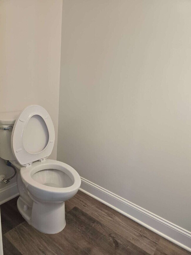 Building Photo - 2 Bedroom Townhomes Near Downtown Mebane for $1495