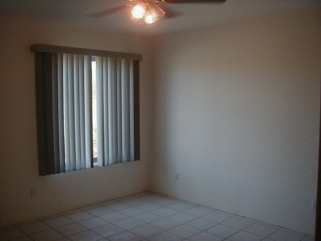 Building Photo - 2440 E calle Bacardi