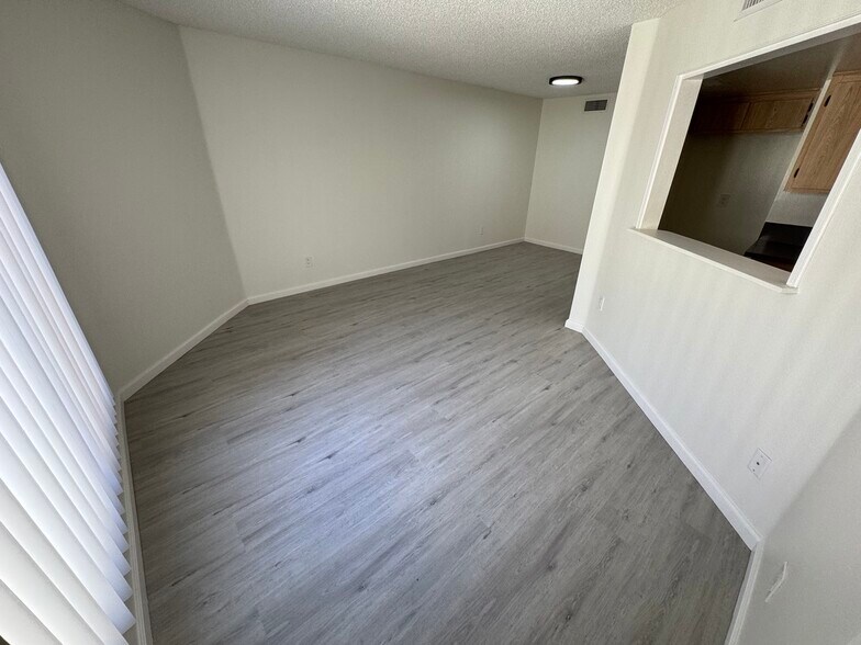 Building Photo - 4633 Vermont Pl