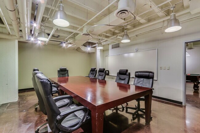 Building Photo - 114 W Adams St