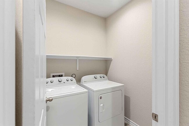 Building Photo - 11724 Saddle Rock Dr