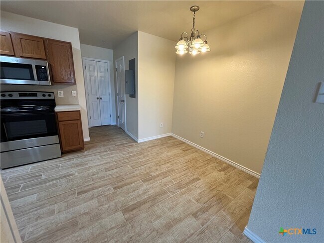 Building Photo - 1307 Cavalry Ln