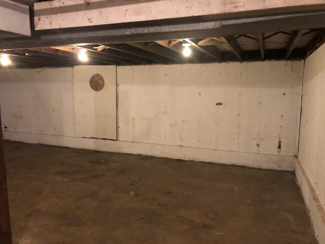 Building Photo - 2471 Center St