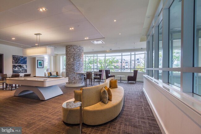 Building Photo - 100 Harborview Dr