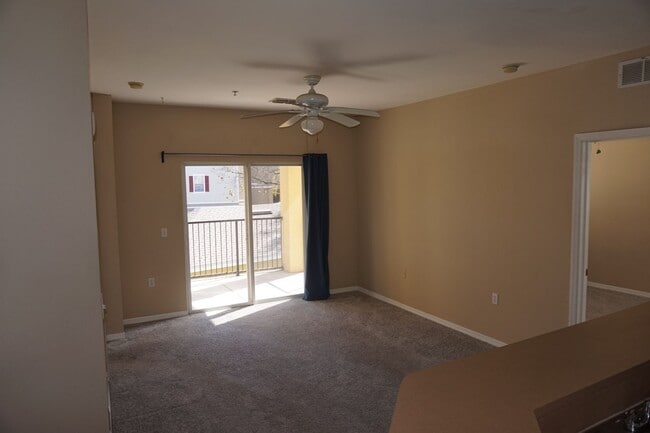 Building Photo - Villa Valencia Spacious 2 Bed 2 Bath Near Valencia Community College and 408
