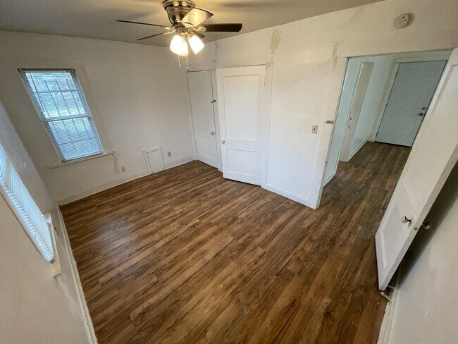 Building Photo - 2 br, 1 bath House - 1419 NE 25th