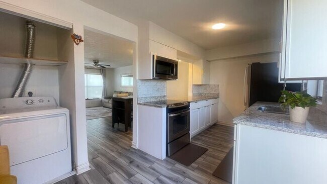 Building Photo - 1718 Silver Creek Ct