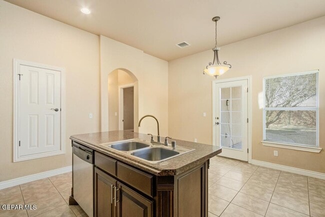 Building Photo - 11605 St Thomas Way