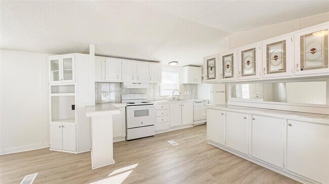 Building Photo - 1202 US-190