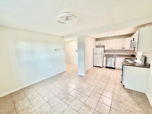 Building Photo - 900 Lexington St