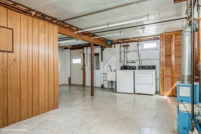 Building Photo - 126 Linden Ln