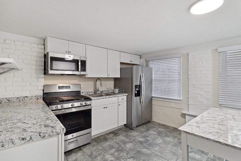 Building Photo - 1432 Melpomene St