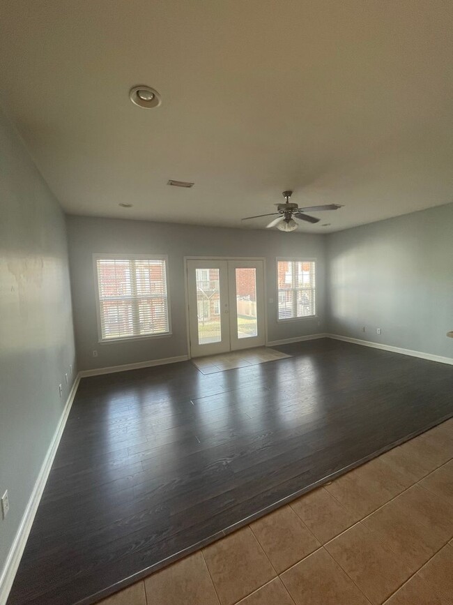 Building Photo - Eagle Landing Subdivision - Hardwood Floor...