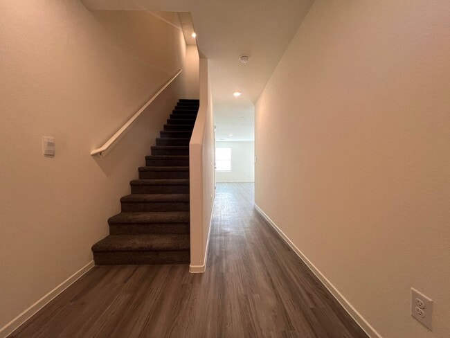 Building Photo - Centennial LIKE-NEW beautiful 3-bedroom, 2.5-bath townhome is a must-see!