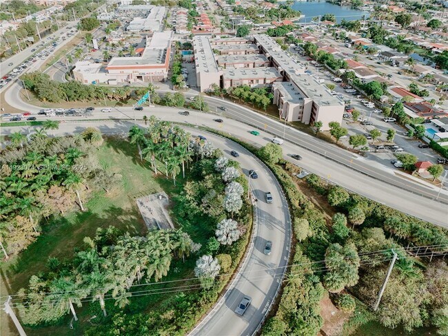 Building Photo - 1900 W 68th St