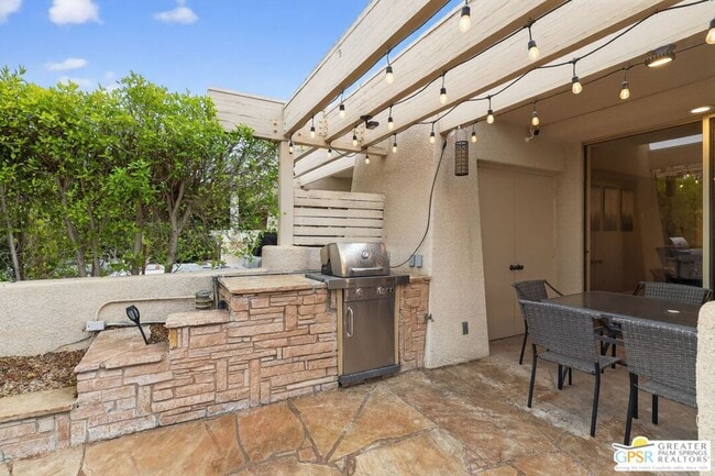 Building Photo - 196 Kavenish Dr