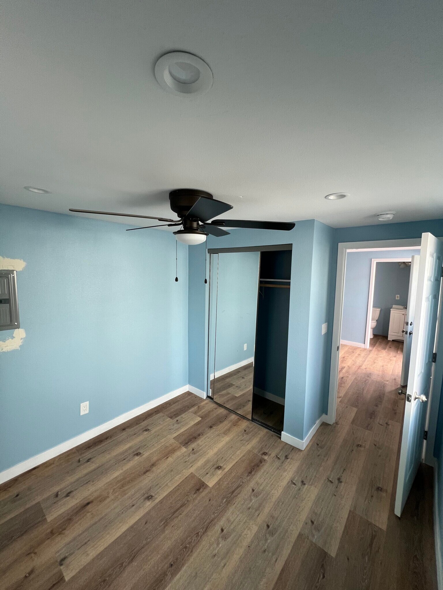 Room - 9613 Anzac Ave