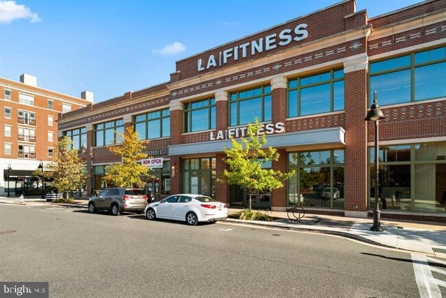 Building Photo - 722 Crown Park Ave