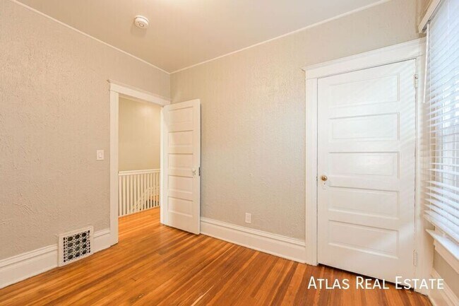 Building Photo - 476 N Washington St