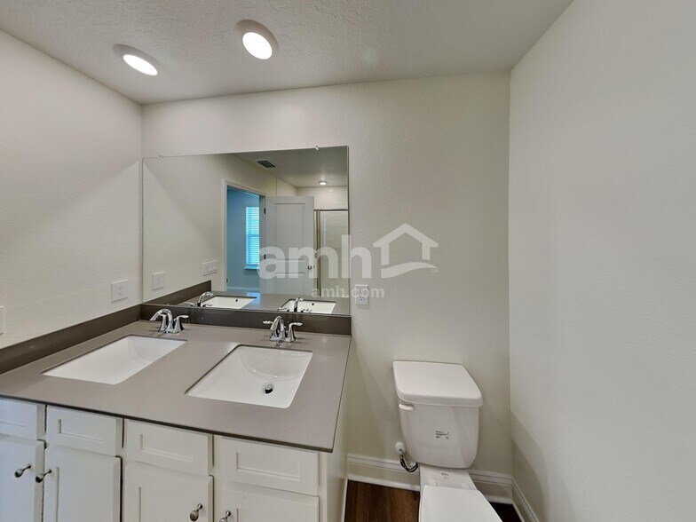 Building Photo - 1076 Grafton Ridge Dr