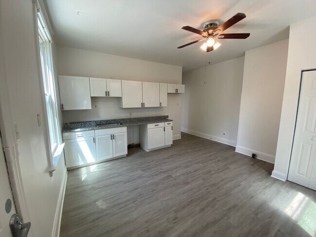 Building Photo - 2314 Victor St