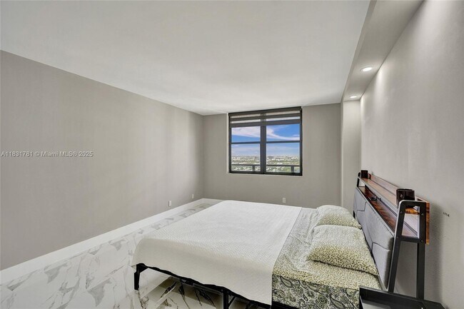 Building Photo - 2301 S Ocean Dr