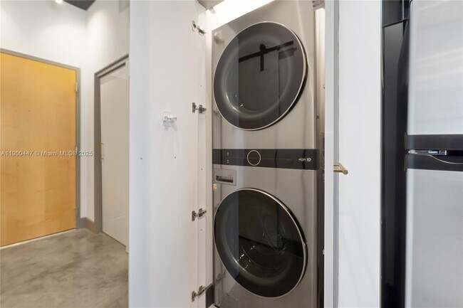 Building Photo - 253 NE 2nd St