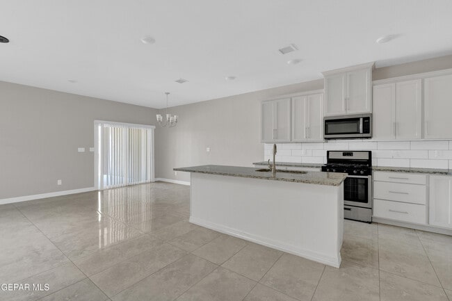 Building Photo - 815 TS Daniel Cadena Dr