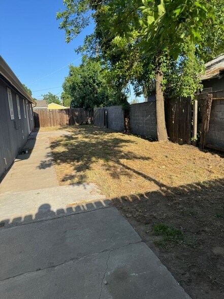 Building Photo - 672 Las Palmas Ave