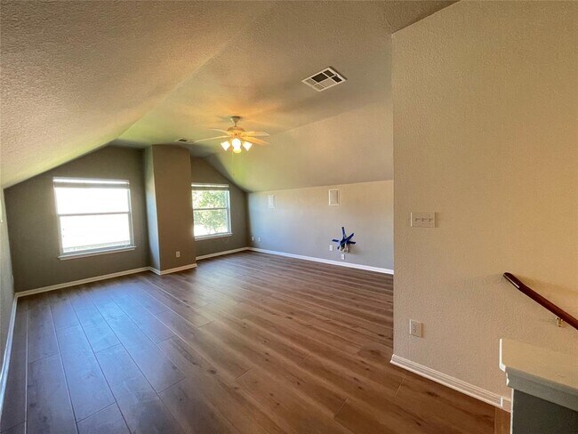 Building Photo - 15801 Belfin Dr