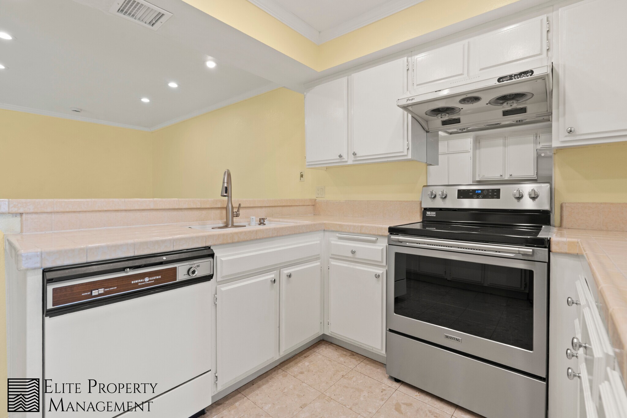 Building Photo - 1409 Athena
