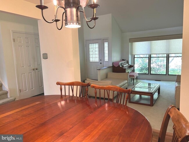 Building Photo - 206 Springhouse Pond