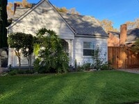 Building Photo - Cozy 2 bed 1 bath available now!