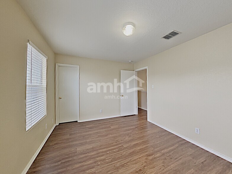 Building Photo - 7915 Arabian Cv