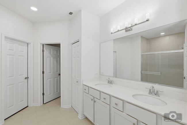 Building Photo - 12629 S Potomac Dr