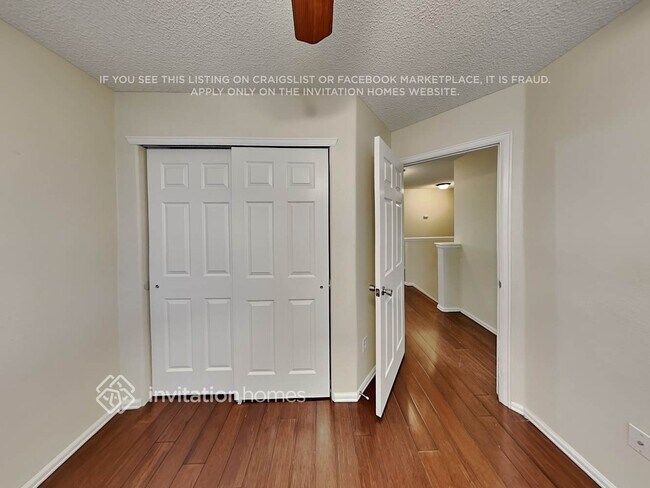 Building Photo - 874 Descendant Dr