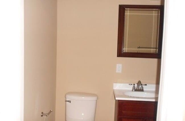 Building Photo - Two Bedroom/1 Bath Apt Johnson City TN