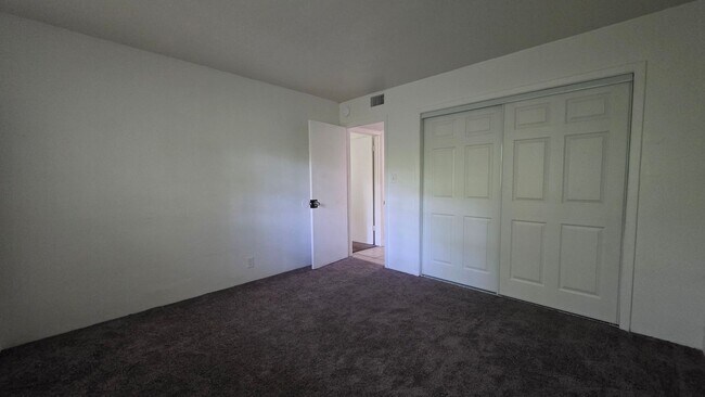 Building Photo - 1140 S Ridgewood Ave