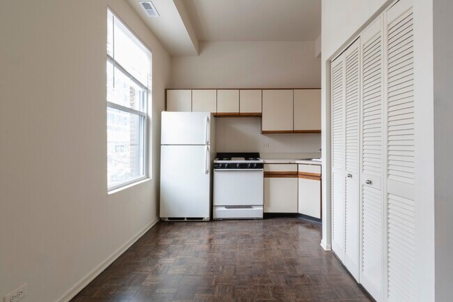 Building Photo - 3751 N Halsted St