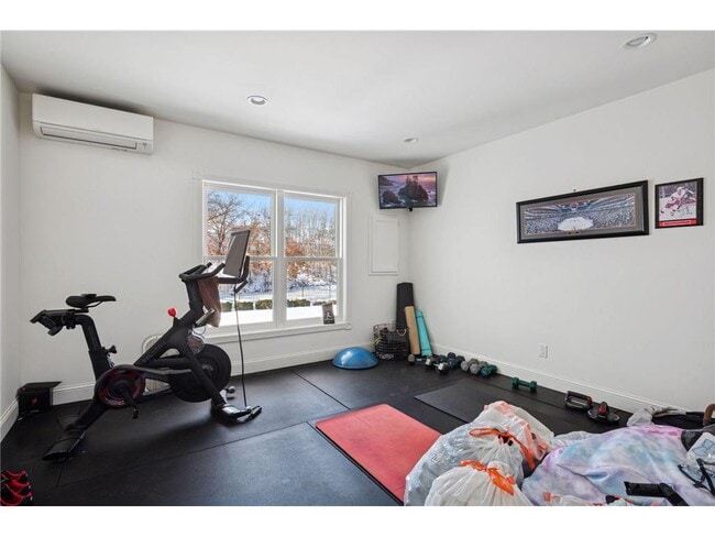 Building Photo - 5 Cooper Ave