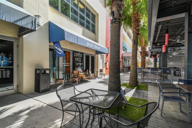 Building Photo - 1208 E Kennedy Blvd