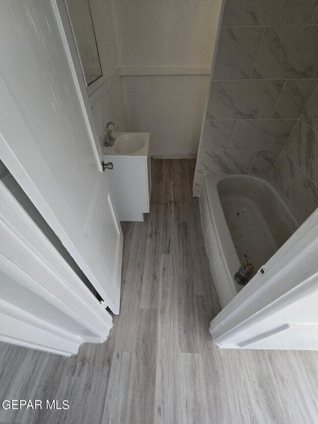 Building Photo - 845 NE Camp St