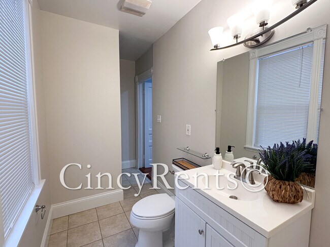 Building Photo - 3942 Hazel Ave