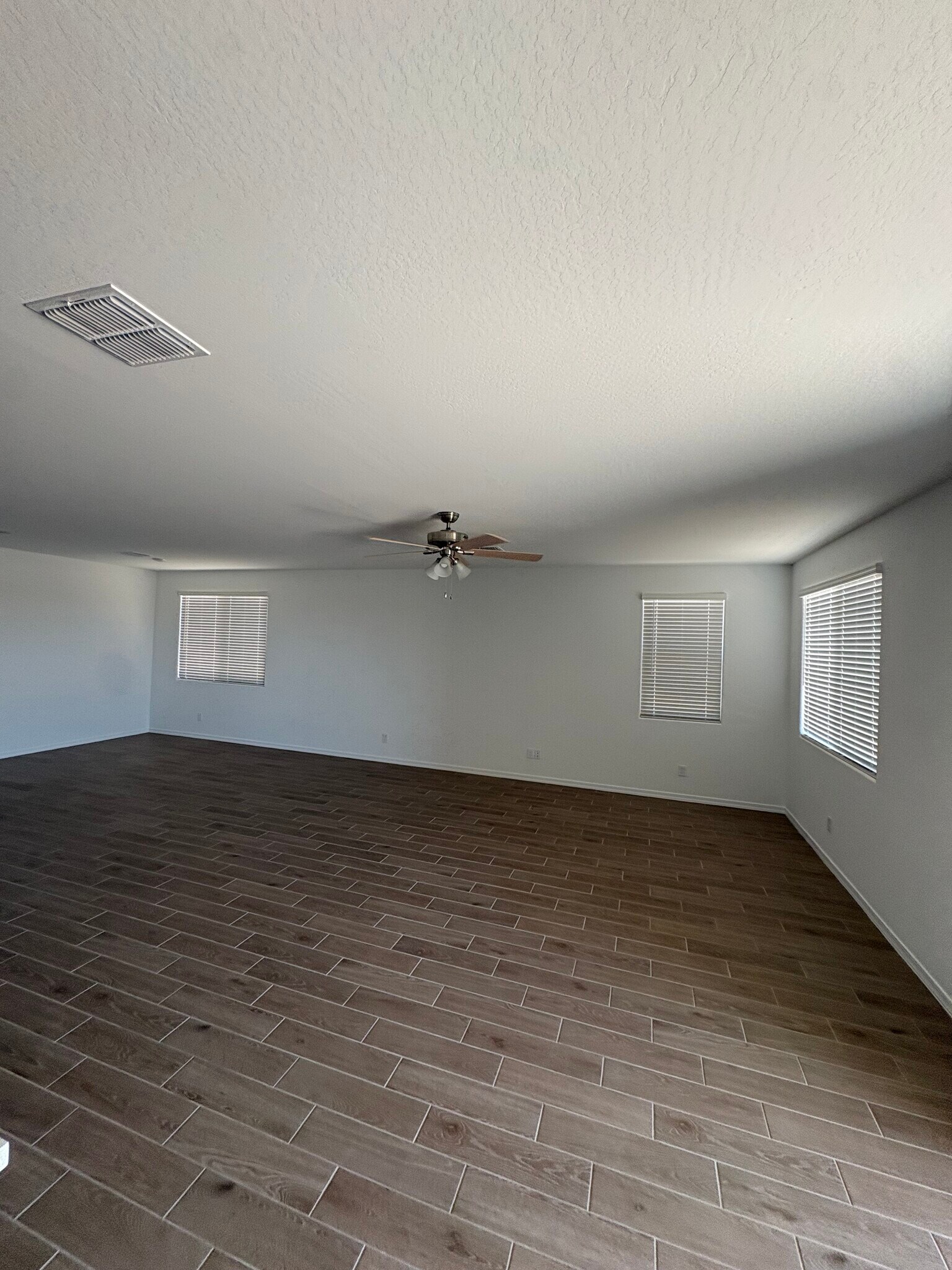 Building Photo - 675 W Riparian Dr