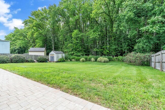 Building Photo - 61 Cornell Dr