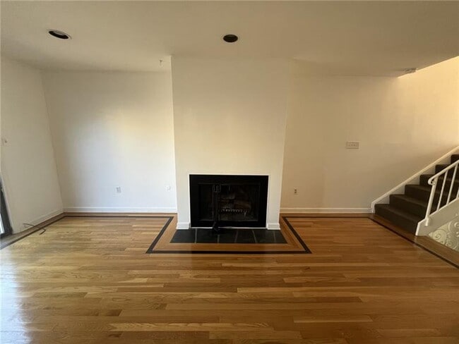 Building Photo - 332 Hailman St